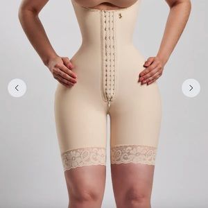 Mermaid Silhouette
Shapewear Midleg Hooks